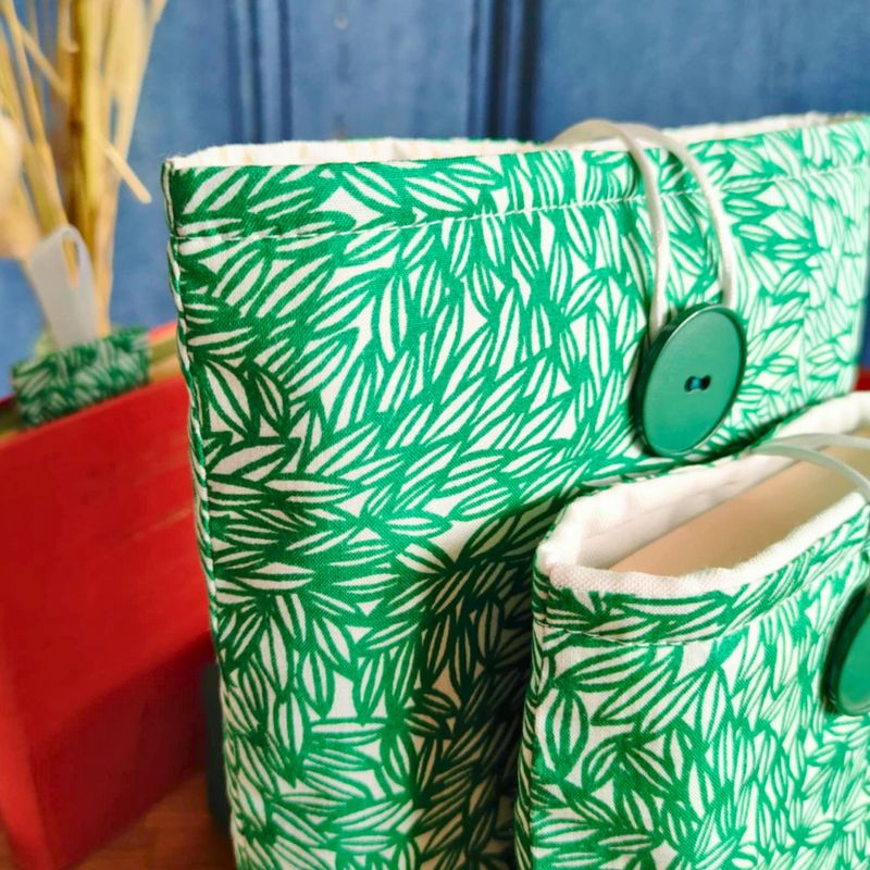 La pochette de livre « BROCOLI » 🥦 : une housse protectrice verte et pleine de pep’s. Comme le légume, elle a mauvaise réputation mais cache un vrai trésor : des lectures bien gardées.