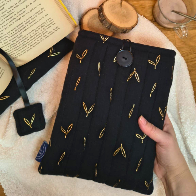 Pochette de livre noire à motifs végétaux dorés, accessoire de lecture pour lectrice, protection matelassé de roman