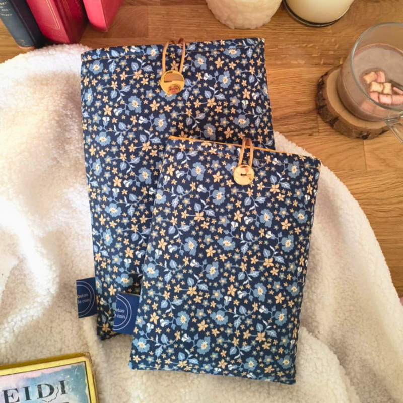 Pochette de livre bleu fleuri pour lectrice, protection de roman et livre de poche, accessoire de lecture cosy