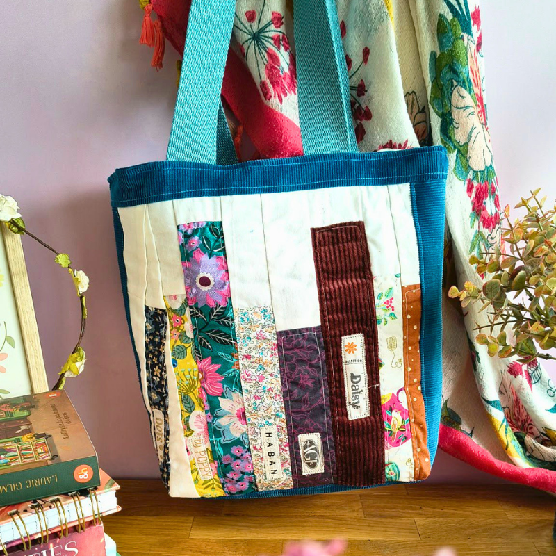 Cabas pile à lire en tissu upcyclé Entre les pages pour transporter des livres