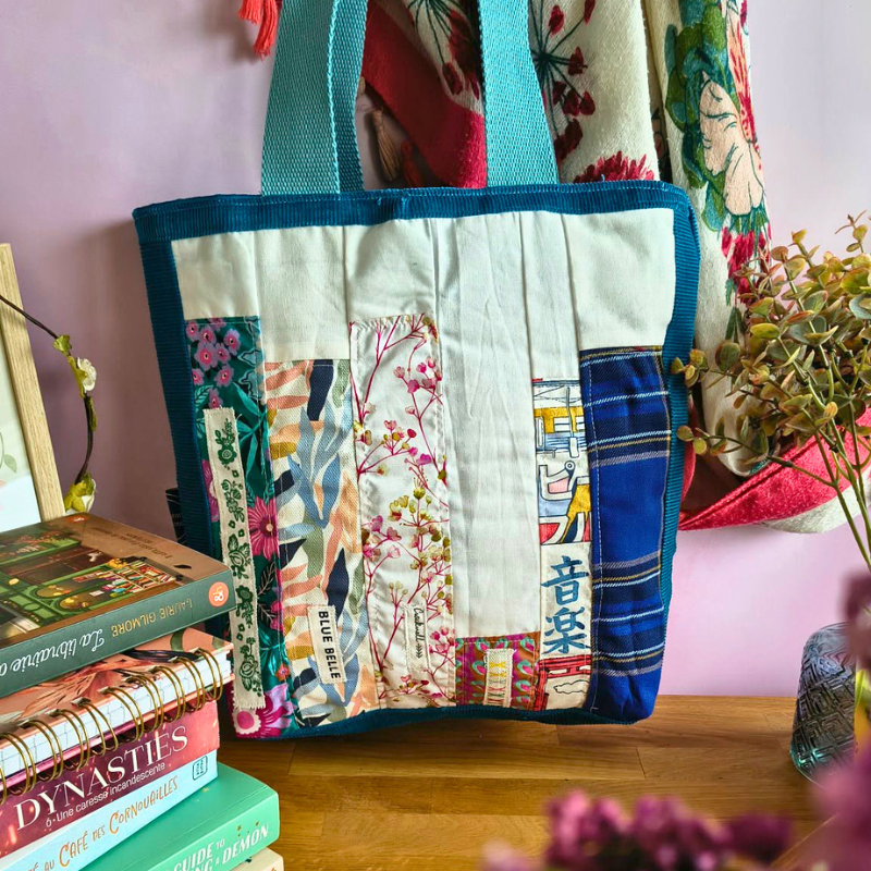 Cabas pile à lire en tissu upcyclé Instants lecture pour transporter des livres